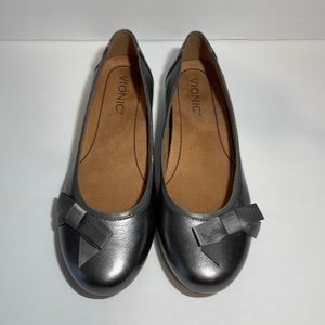 Vionic | Martha Met Gray Silver Bow Round Toe Flats
